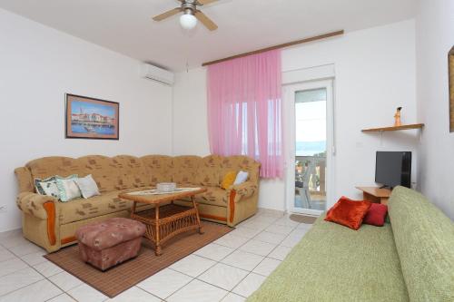 Apartments with parking space Duce, Omis - 20858