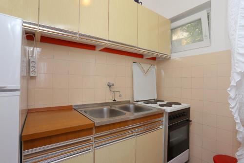 Apartments with parking space Duce, Omis - 20858