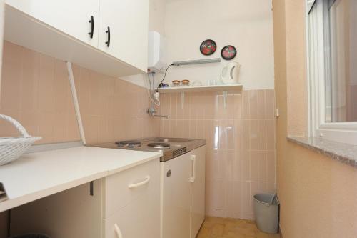 Apartments with parking space Duce, Omis - 20858
