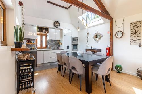 a kitchen and dining room with a table and chairs at Casa Sobreiros in Sever do Vouga