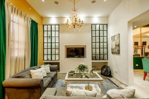 a living room with a couch and a table at REGINA HOME in San Salvador de Jujuy