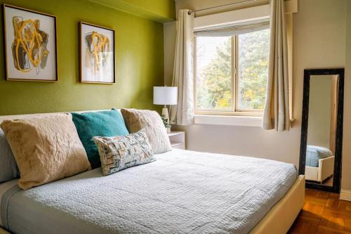 a bedroom with a bed with a window at Colorful downtown condo, 2 bedrooms, king bed in Seattle