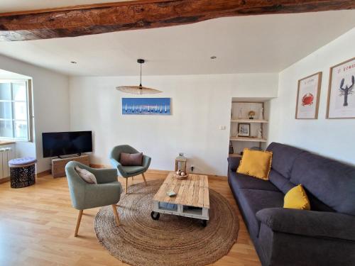 Duplex in Plougasnou near Stunning Beaches