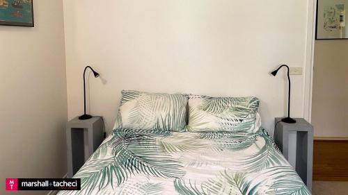 Katil atau katil-katil dalam bilik di Bermagui Dune House 5 Narira Street, Beach Front, Pet friendly