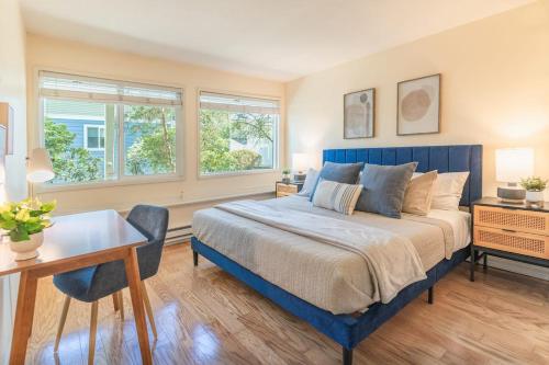 Ένα ή περισσότερα κρεβάτια σε δωμάτιο στο Spacious 2B2B Condo near downtown & Microsoft