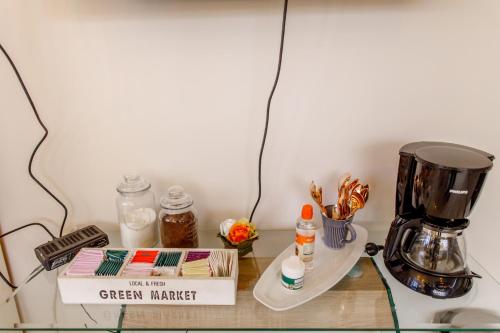 a counter with a green market book and a blender at REGINA HOME in San Salvador de Jujuy
