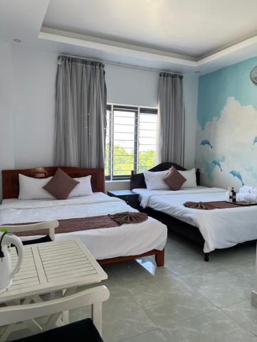Uma cama ou camas num quarto em Tony's House Hotel Mũi Né