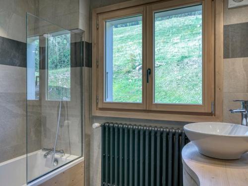 Koupelna v ubytování Appartement confortable 2 chambres à Megève avec Wifi - FR-1-453-306