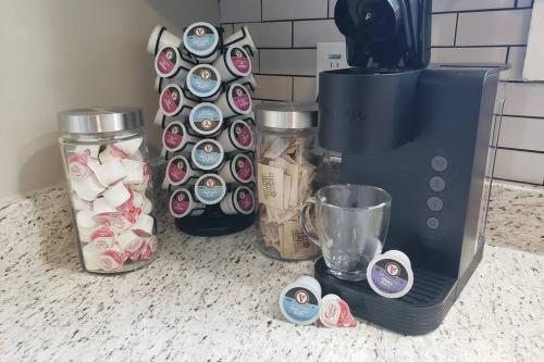 Tetera y cafetera en The Moise Manor
