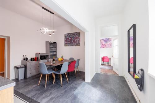 NEW ShalalaLiving Vienna Spacious Home for Family & Friends