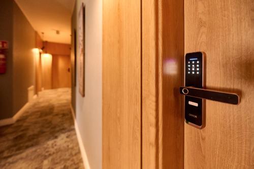 a room with a door with a phone in it at Apartamenty Na Skarpie in Płock