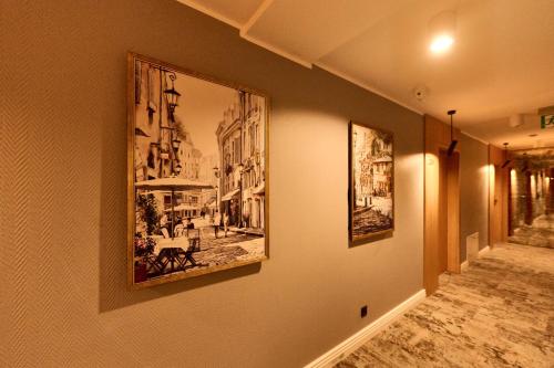 a hallway with two pictures on the wall at Apartamenty Na Skarpie in Płock