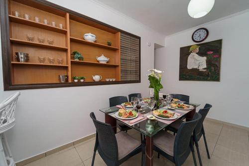 a dining room with a table and chairs at PEDRO NAVARINO ΙΙΙ Laganas in Laganas