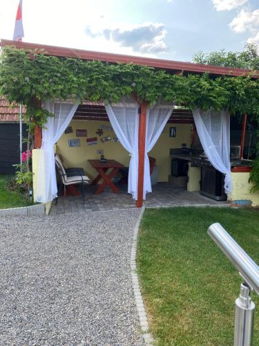 a pergola with a picnic table in a backyard at Ferien Wohnung in Bad Säckingen