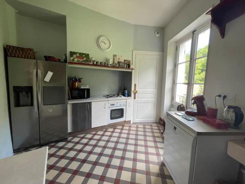 Kuhinja oz. manjša kuhinja v nastanitvi Lovely family home in Chartreuse mountains