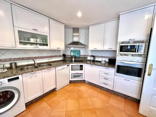 Spacious Golden Mile Townhouse