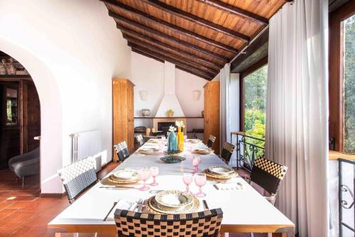 a dining room with a long table and chairs at Villa Grimodi in Caronia Marina