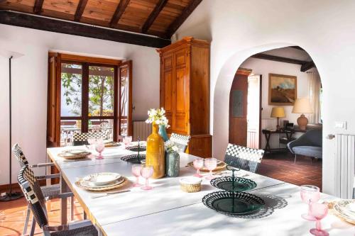 a dining room with a table and chairs at Villa Grimodi in Caronia Marina