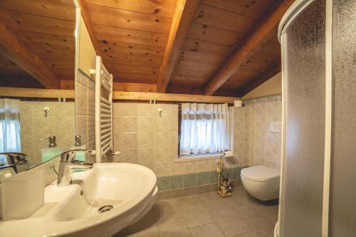 a bathroom with a sink and a toilet at LA CASA NELLA PRATERIA in Misano Adriatico