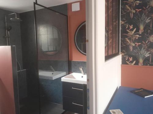 Bilik mandi di Suite des Grands Crus