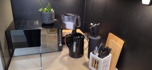 Kemudahan buat kopi dan teh di Studio Centrum