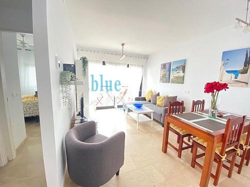 een woonkamer en eetkamer met een tafel en stoelen bij El Salon, Nerja BLUEWATER VILLAS in Nerja