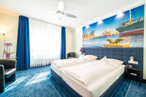 a bedroom with a large bed and a painting of a ship at Hotel Hanseport Hamburg in Hamburg