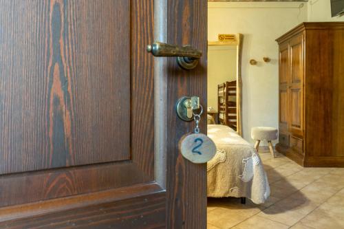a wooden door with a tag on it in a bedroom at Cascina Veja in Chiusa di Pesio