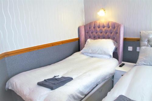 Postel nebo postele na pokoji v ubytování Pine Lodge Hotel
