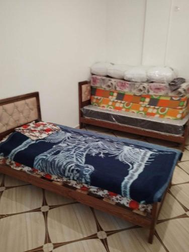 a bedroom with a bed and two trunks at Residence Tazoumbirt in Tigzirt