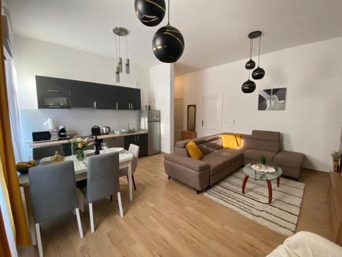 a living room with a couch and a dining room at Apartman Anđela Pula Centar in Pula