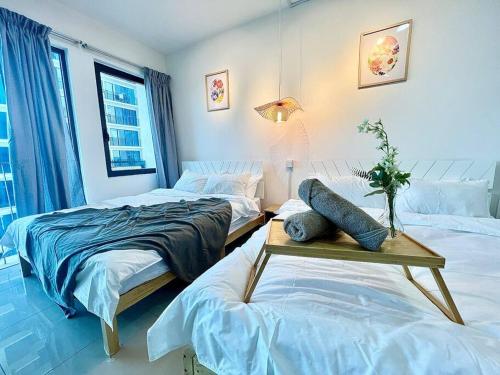 Giường trong phòng chung tại Q 1-5Pax Cozy Home 3Bed Trefoil Setia Alam Wifi&TV