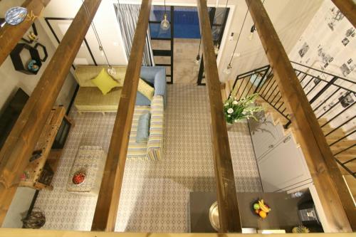 a staircase in a house with a stair case at Gold 68- גולד 68 סוויטות בוטיק in Kefar Barukh