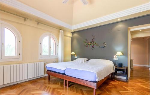 a bedroom with a bed and two windows at Lovely Home In Elche With Kitchenette in Elche