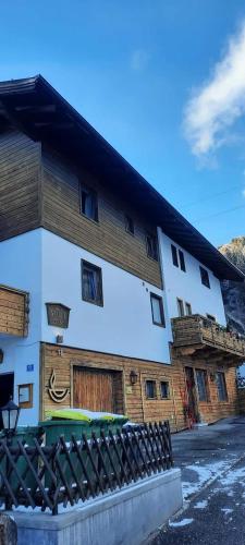 Galeriebild der Unterkunft Stile Oase Apartment 1 in Bruck an der Großglocknerstraße