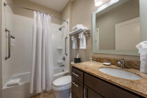 Koupelna v ubytování TownePlace Suites by Marriott Vincennes