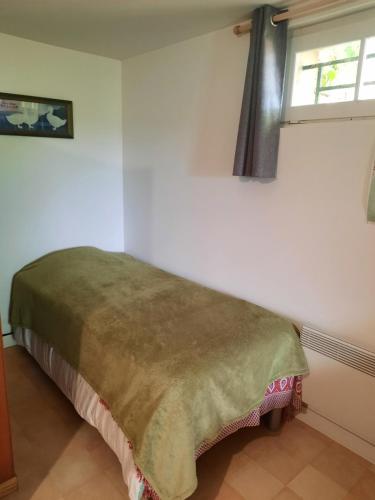 a bedroom with a bed in a room with a window at Chambre pour 2, 3 ou famille nombreuse 2 adultes 5 enfants et jeunes in Belmont-Bretenoux