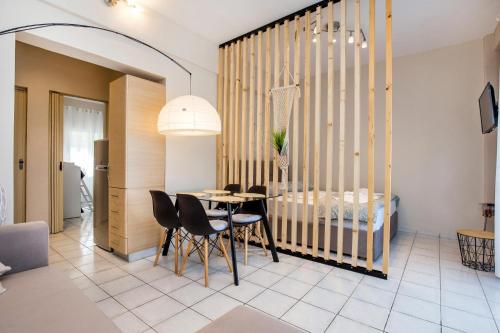 a dining room with a table and chairs at Casa di Zou in Skala Marion