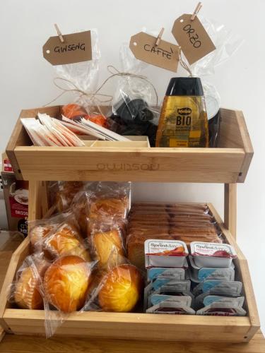 a wooden box filled with lots of different types of bread at Casa La Radio in Anacapri