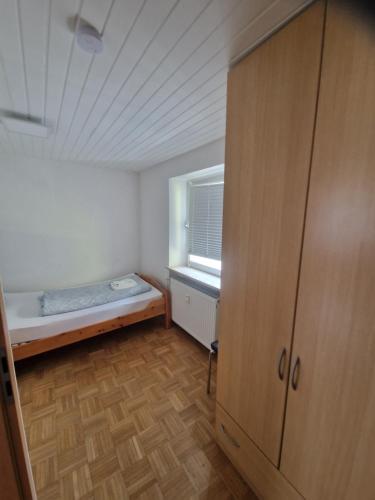 a small bedroom with a bed and a window at Monteurwohnungen - Monteurunterkunft in Randersacker bei Würzburg in Randersacker