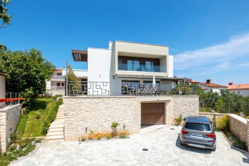 Το κτήριο όπου στεγάζεται  η βίλα