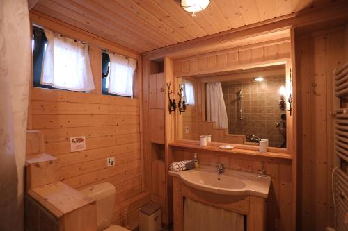A bathroom at Villa Milma