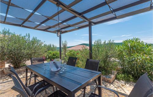 Gorgeous Apartment In Sibenik With Swimming Pool