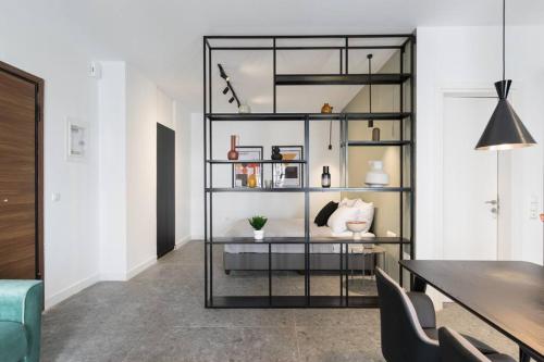 Academy Elegant Apartment #102