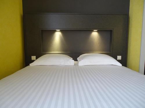 Katil atau katil-katil dalam bilik di LA CROIX D'OR LOGIS Hôtels