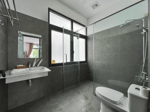Bathroom sa GRANDWORLD HOtel PHÚ QUỐC