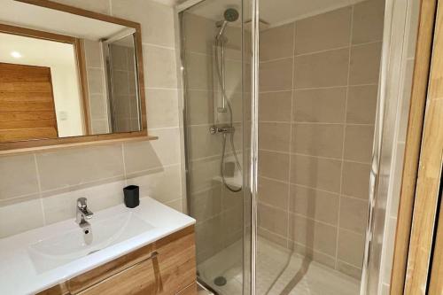 a bathroom with a shower with a sink and a mirror at Taote - Studio avec terrasse au Coeur de ville in Brignoles