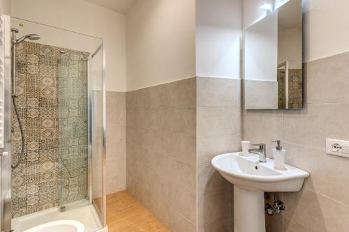 a bathroom with a sink and a shower at V E N E R E Apartments in Rome