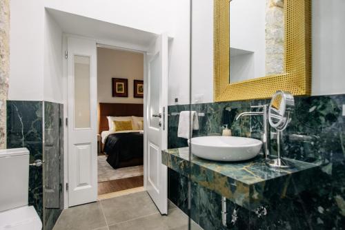 CENTRAL W ROOMS by DuHomes