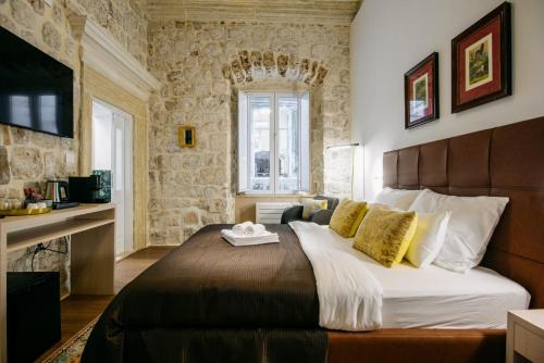 CENTRAL W Apartment & Rooms by DuHomes